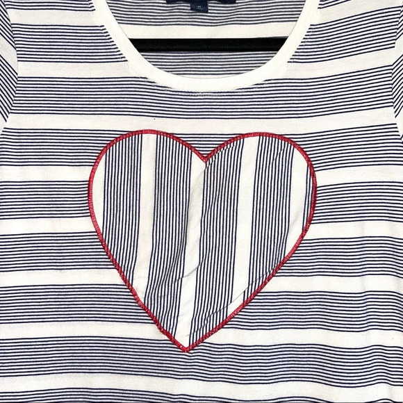 Tommy Hilfiger White & Blue Striped Embroidered Heart Front Tee Medium Women’s - Picture 4 of 11